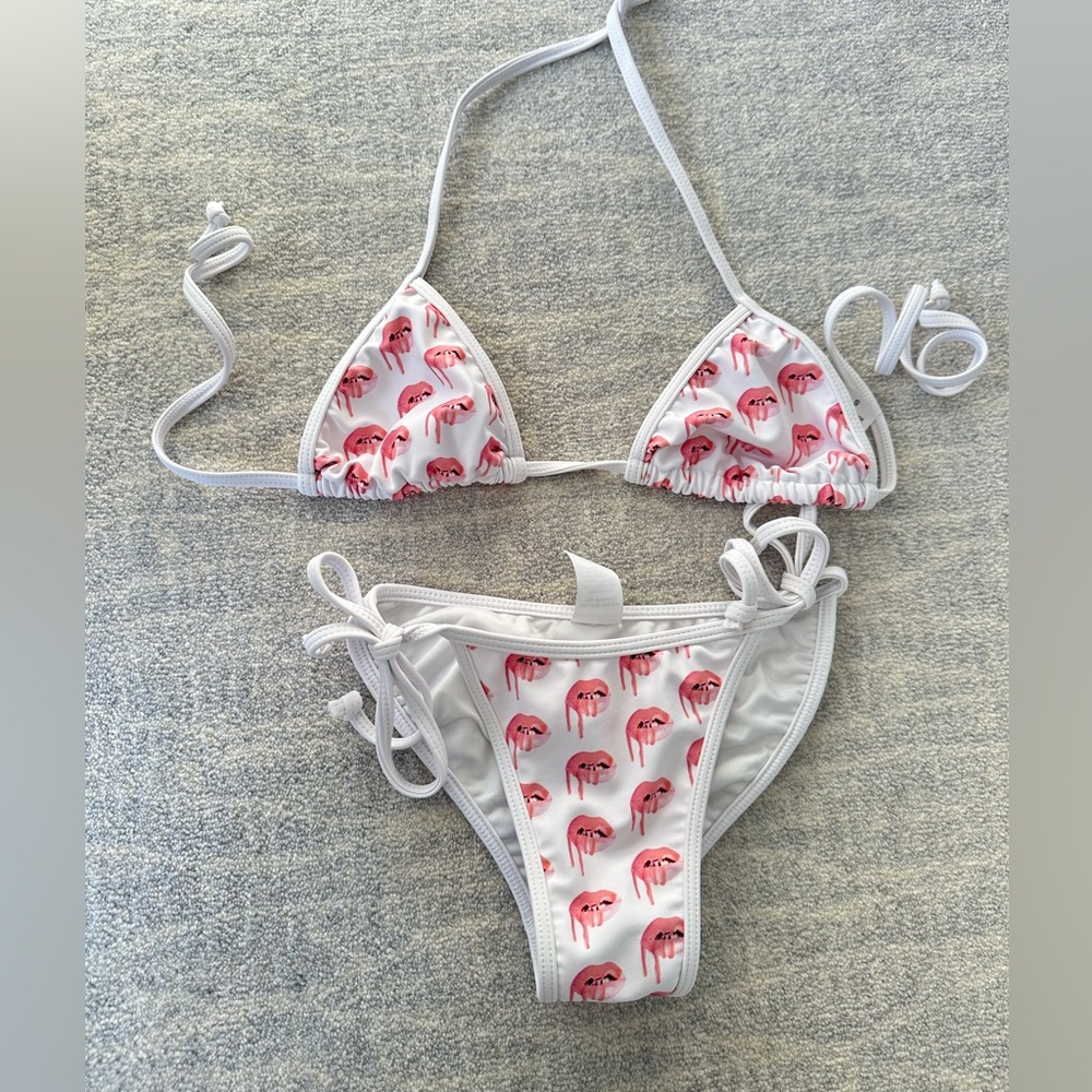 KYLIE COSMETICS STRING BIKINI, SIZE‎ S